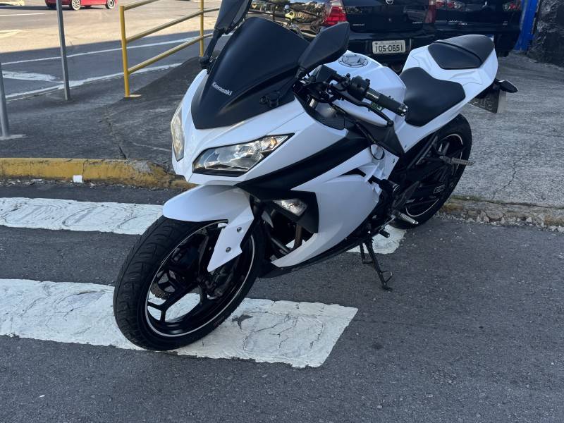 KAWASAKI - NINJA 300 - 2014/2015 - Branca - R$ 23.900,00