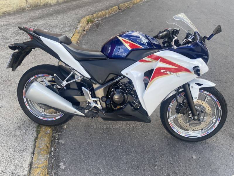 HONDA - CBR 250R - 2012/2012 - Azul - R$ 16.500,00