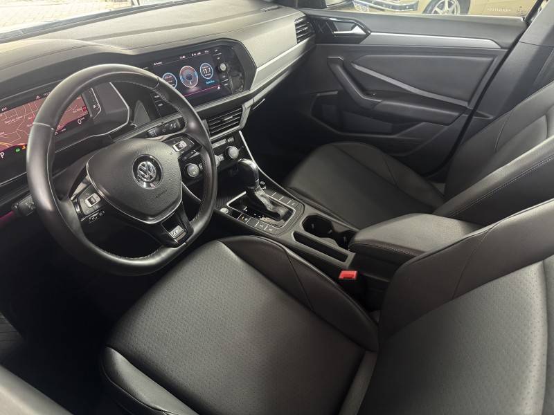 VOLKSWAGEN - JETTA - 2019/2019 - Preta - R$ 115.900,00