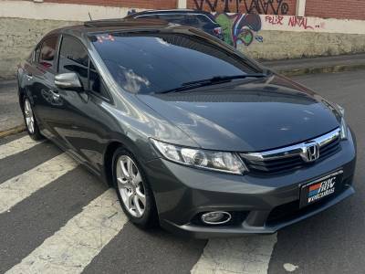 HONDA - CIVIC - 2014/2014 - Cinza - R$ 79.900,00