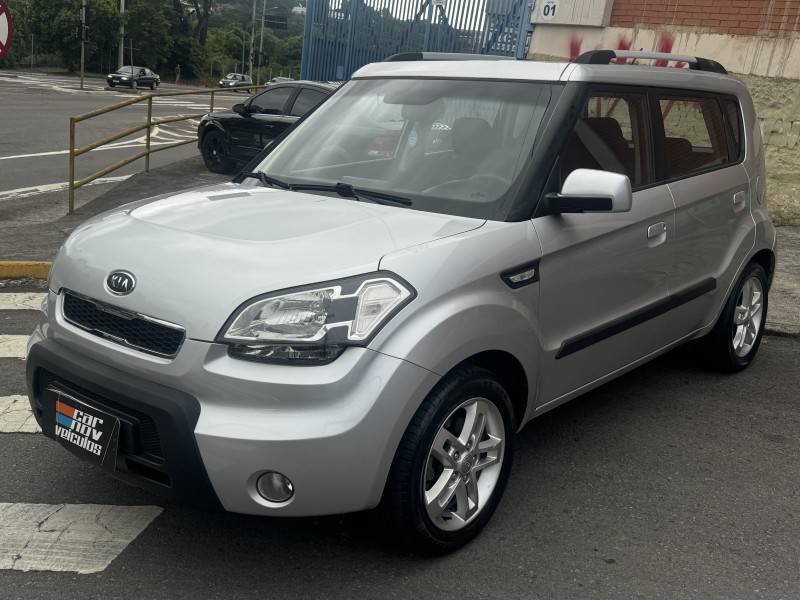 KIA MOTORS - SOUL - 2011/2011 - Prata - R$ 42.800,00