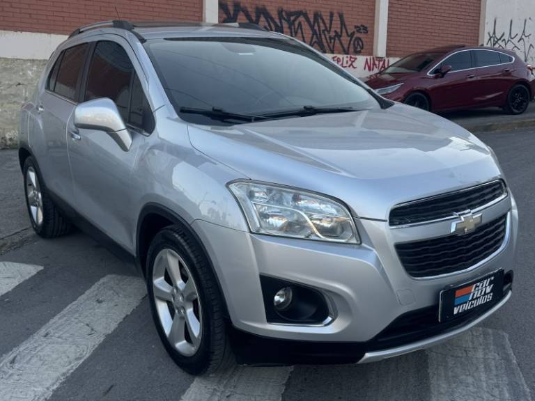 CHEVROLET - TRACKER - 2015/2015 - Prata - R$ 69.900,00