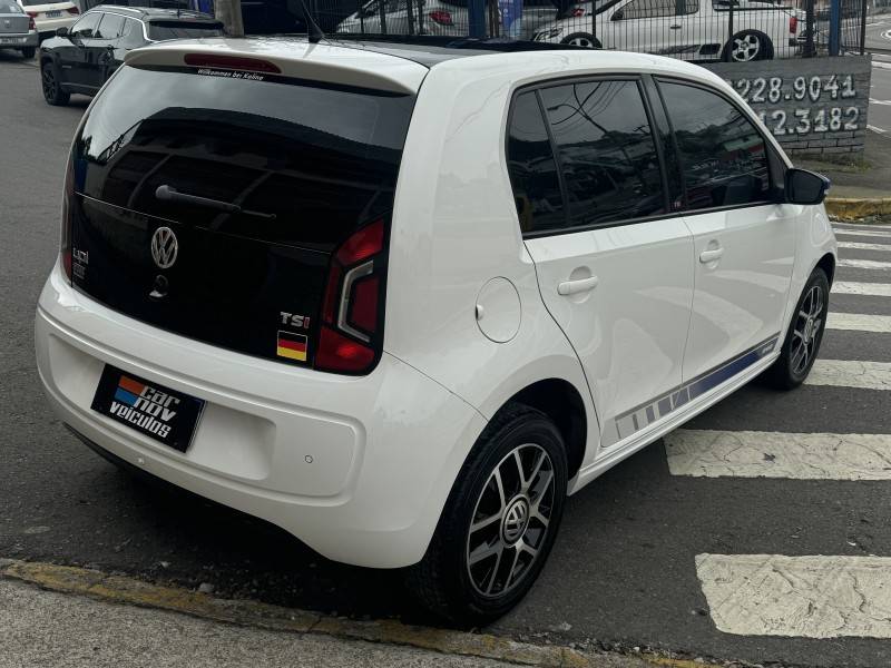 VOLKSWAGEN - UP - 2017/2017 - Branca - R$ 59.900,00