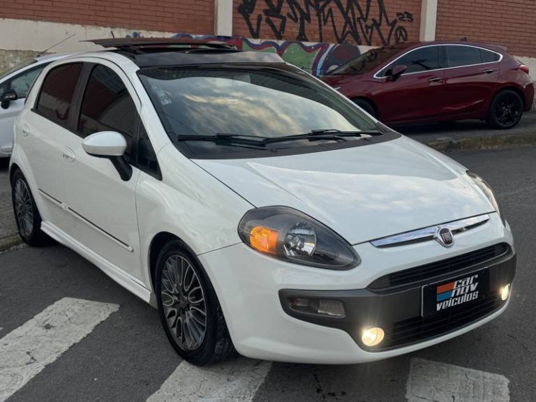 FIAT - PUNTO - 2013/2013 - Branca - R$ 47.900,00