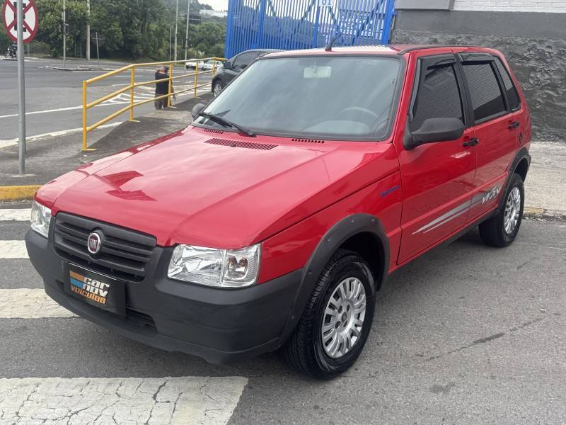 FIAT - UNO - 2011/2011 - Vermelha - R$ 33.900,00