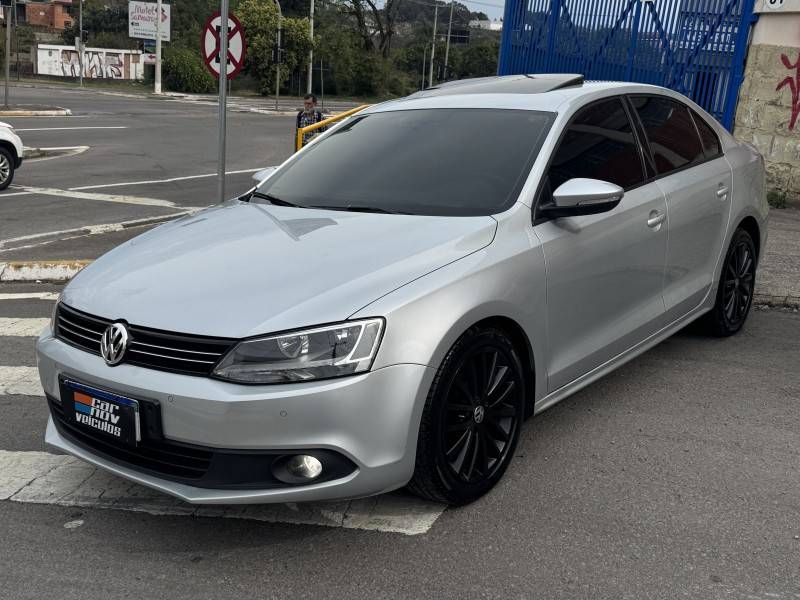 VOLKSWAGEN - JETTA - 2011/2011 - Prata - R$ 61.900,00