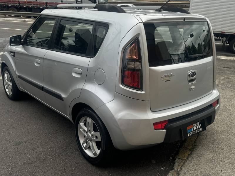 KIA MOTORS - SOUL - 2011/2011 - Prata - R$ 42.800,00