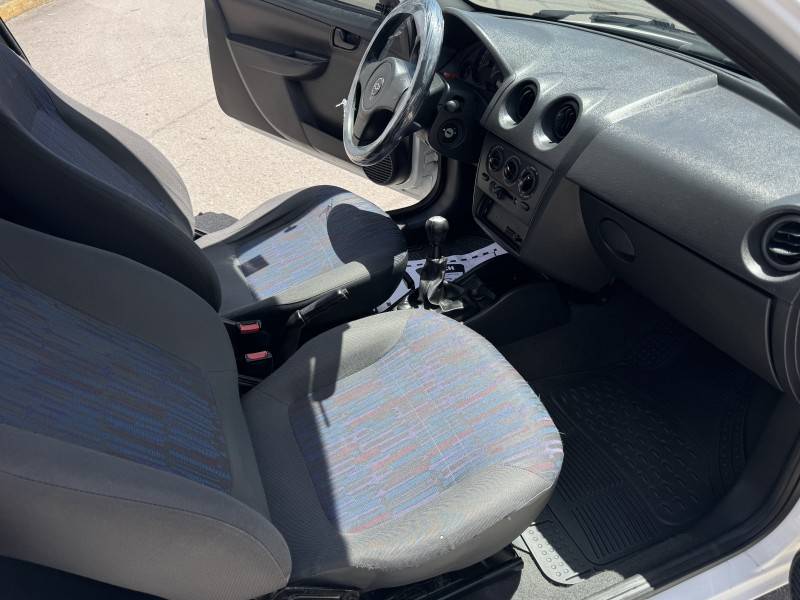 CHEVROLET - CELTA - 2006/2007 - Branca - R$ 18.800,00