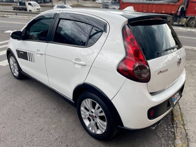 FIAT - PALIO - 2014/2015 - Branca - R$ 34.900,00