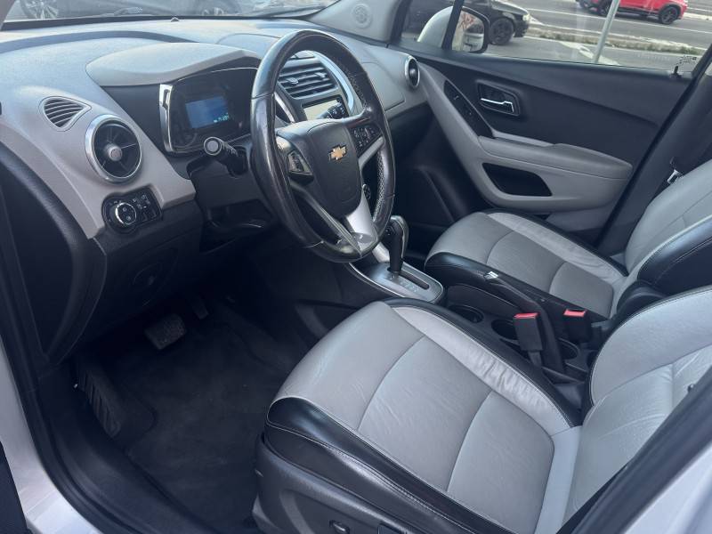 CHEVROLET - TRACKER - 2015/2015 - Prata - R$ 69.900,00