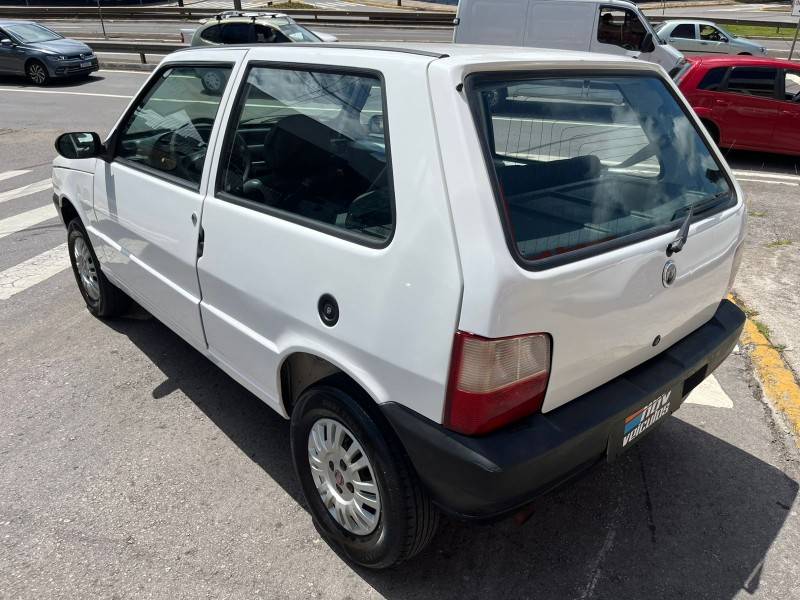 FIAT - UNO - 2007/2008 - Branca - R$ 15.900,00