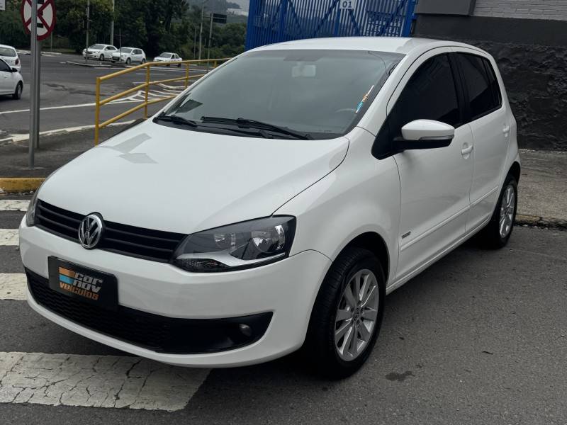 VOLKSWAGEN - FOX - 2011/2011 - Branca - R$ 31.800,00