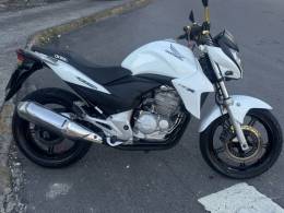 HONDA - CB 300R - 2012/2012 - Branca - R$ 13.900,00