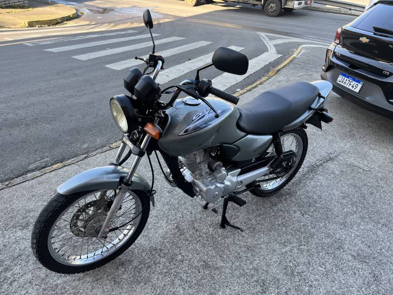 HONDA - CG 125 - 2002/2003 - Prata - R$ 7.500,00