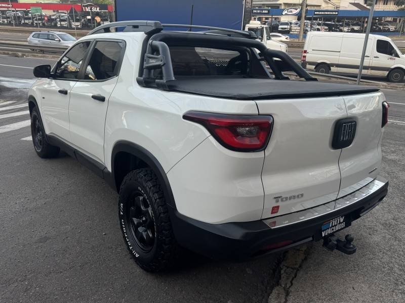 FIAT - TORO - 2017/2017 - Branca - R$ 86.900,00