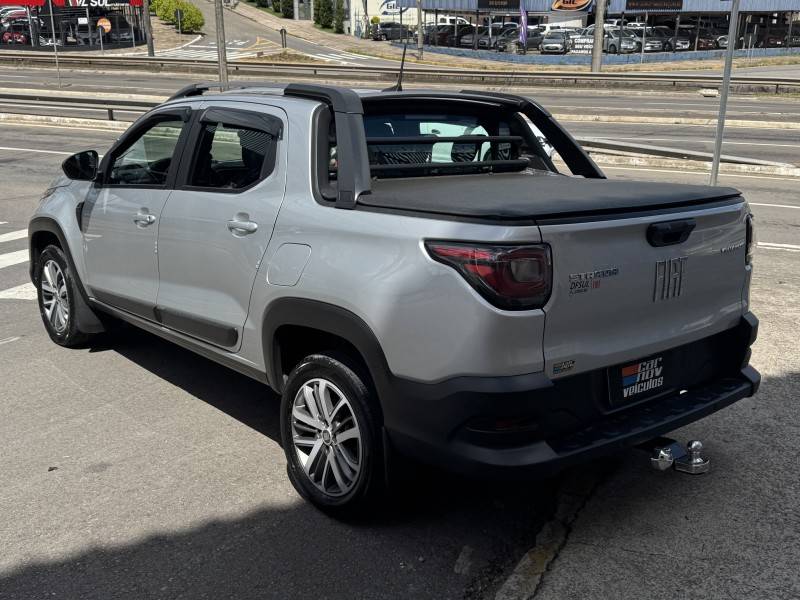 FIAT - STRADA - 2022/2022 - Prata - R$ 108.900,00