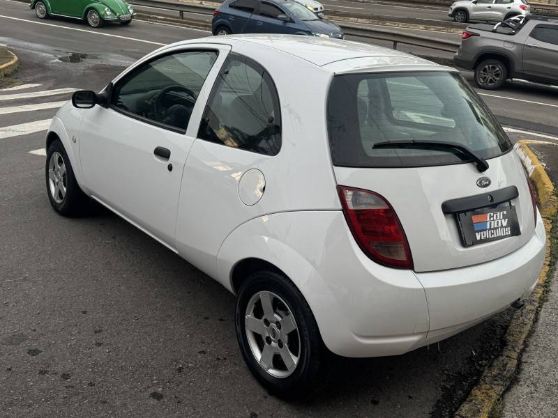 FORD - KA - 2004/2004 - Branca - R$ 14.900,00