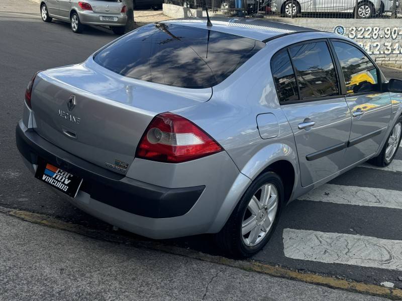 RENAULT - MÉGANE - 2007/2007 - Prata - R$ 23.900,00