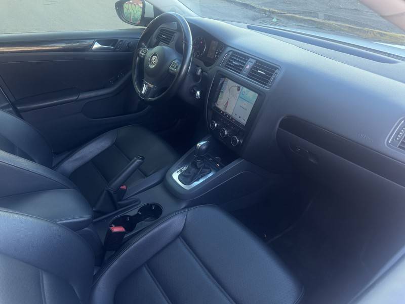 VOLKSWAGEN - JETTA - 2014/2014 - Branca - R$ 71.900,00