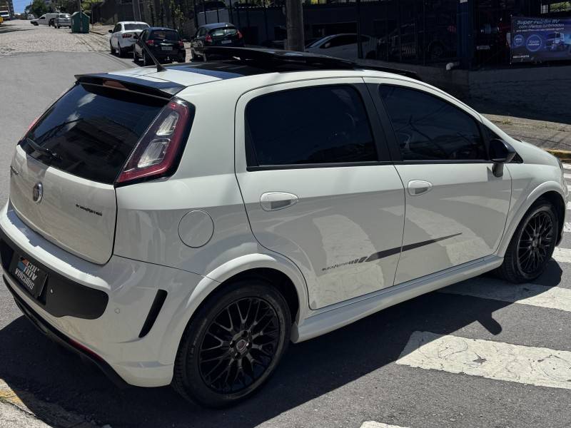 FIAT - PUNTO - 2014/2014 - Branca - R$ 53.900,00