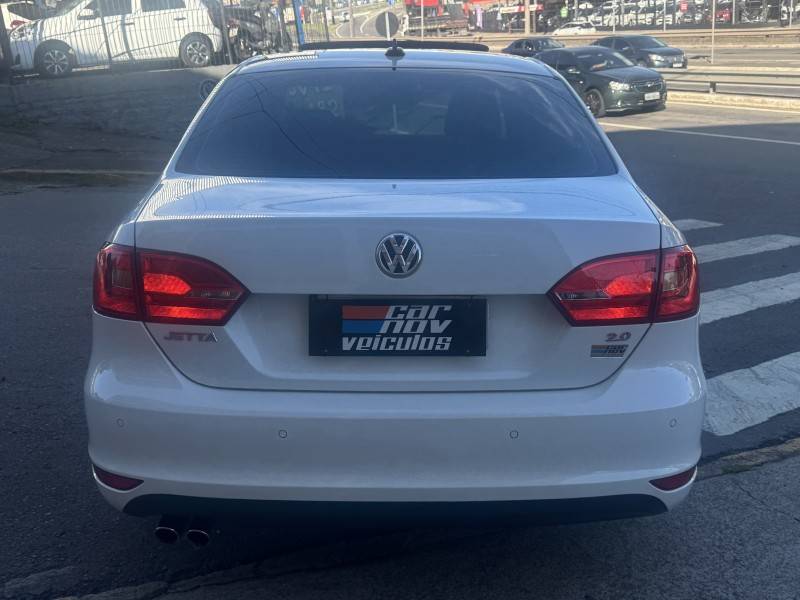 VOLKSWAGEN - JETTA - 2014/2014 - Branca - R$ 71.900,00