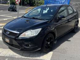 FORD - FOCUS - 2010/2011 - Preta - R$ 41.900,00