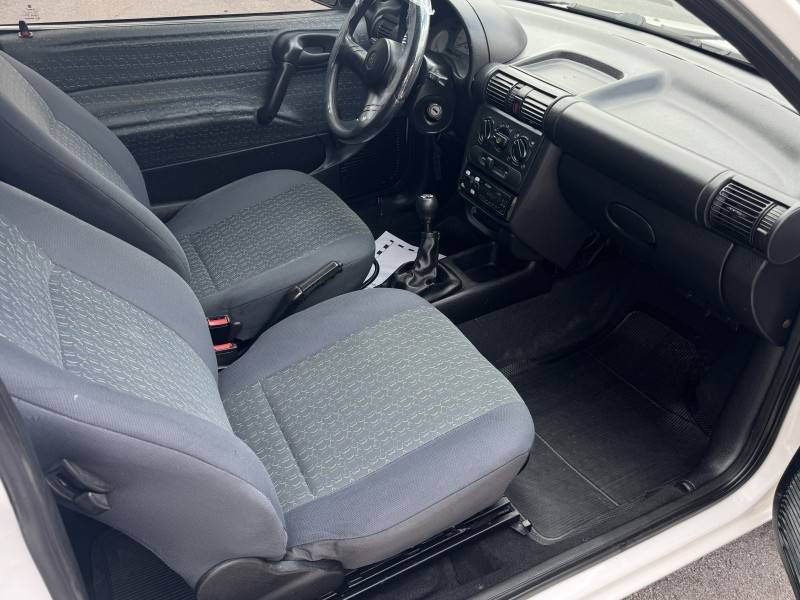 CHEVROLET - CORSA - 2001/2001 - Branca - R$ 14.900,00