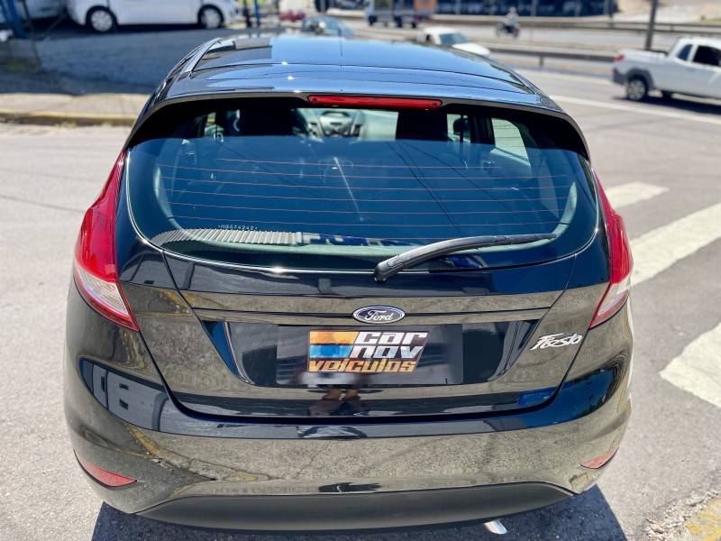 FORD - FIESTA - 2016/2017 - Cinza - R$ 51.900,00