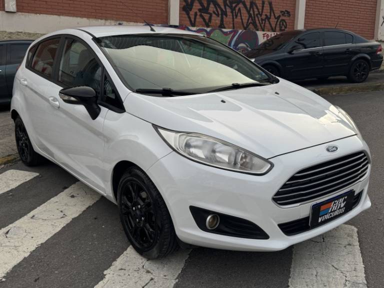 FORD - FIESTA - 2014/2014 - Branca - R$ 44.900,00