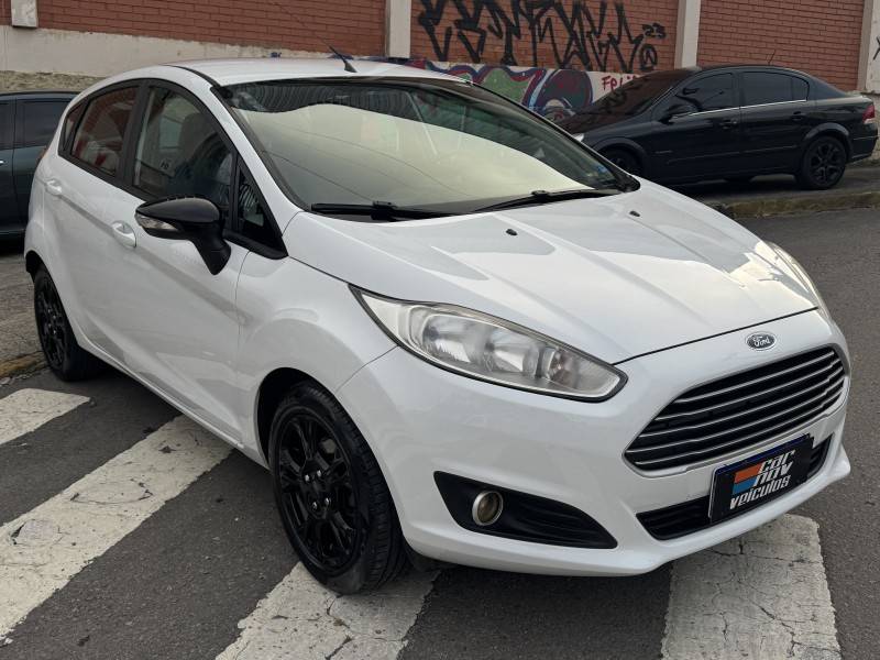 FORD - FIESTA - 2014/2014 - Branca - R$ 44.900,00