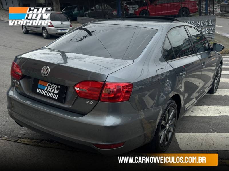 VOLKSWAGEN - JETTA - 2013/2013 - Cinza - R$ 69.900,00