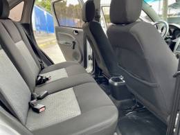 FORD - FIESTA - 2013/2014 - Prata - R$ 37.900,00