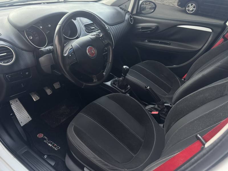FIAT - PUNTO - 2013/2013 - Branca - R$ 47.900,00