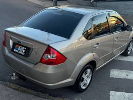 FORD - FIESTA - 2010/2010 - Dourada - R$ 32.900,00