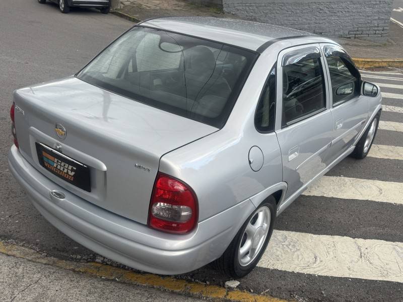 CHEVROLET - CORSA - 2002/2002 - Prata - R$ 18.900,00