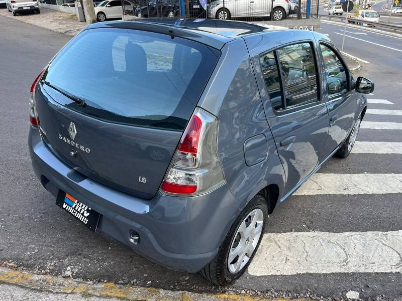 RENAULT - SANDERO - 2014/2014 - Prata - R$ 37.900,00