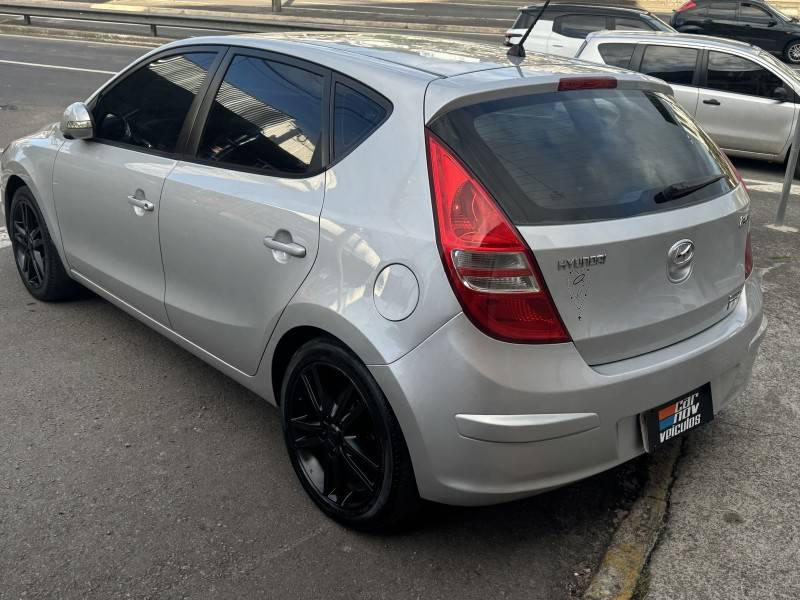 HYUNDAI - I30 - 2012/2012 - Prata - R$ 44.900,00