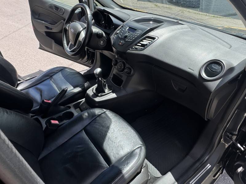 FORD - FIESTA - 2014/2014 - Preta - R$ 43.900,00