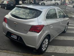 CHEVROLET - ONIX - 2017/2017 - Prata - R$ 50.900,00