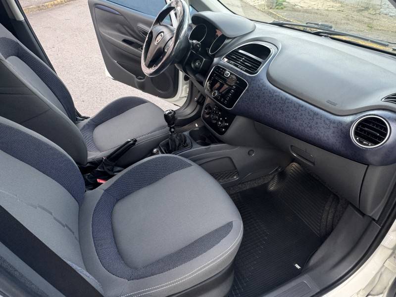 FIAT - PUNTO - 2013/2013 - Branca - R$ 43.800,00