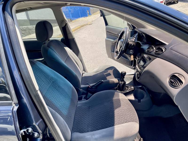 FORD - FOCUS - 2000/2001 - Azul - R$ 19.900,00