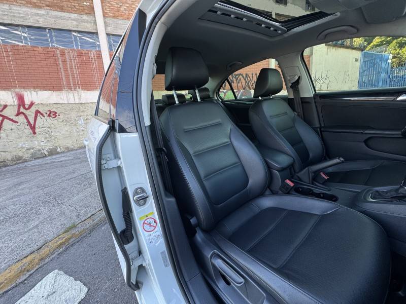 VOLKSWAGEN - JETTA - 2014/2014 - Branca - R$ 71.900,00