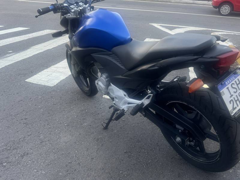 HONDA - CB 300R - 2011/2011 - Azul - R$ 10.900,00