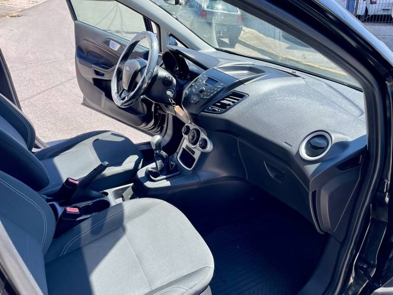 FORD - FIESTA - 2016/2017 - Cinza - R$ 51.900,00