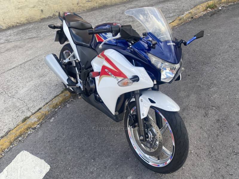 HONDA - CBR 250R - 2012/2012 - Azul - R$ 16.500,00