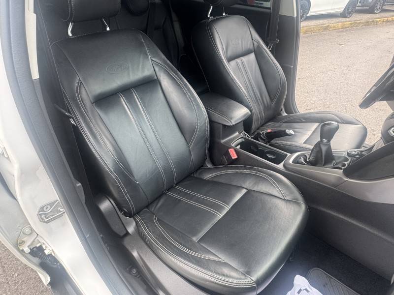 FORD - FOCUS - 2018/2018 - Branca - R$ 71.800,00