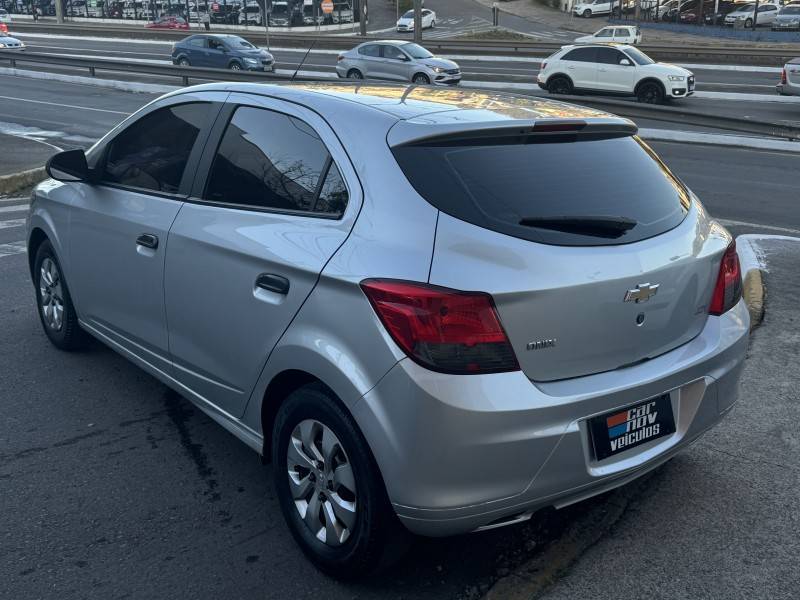 CHEVROLET - ONIX - 2019/2019 - Prata - R$ 54.900,00