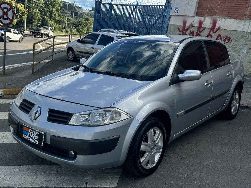 RENAULT - MÉGANE - 2007/2007 - Prata - R$ 23.900,00