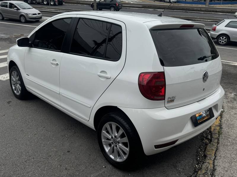 VOLKSWAGEN - FOX - 2011/2011 - Branca - R$ 31.800,00