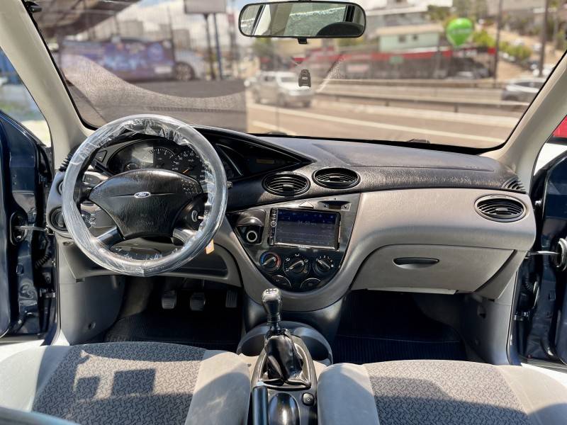 FORD - FOCUS - 2000/2001 - Azul - R$ 19.900,00